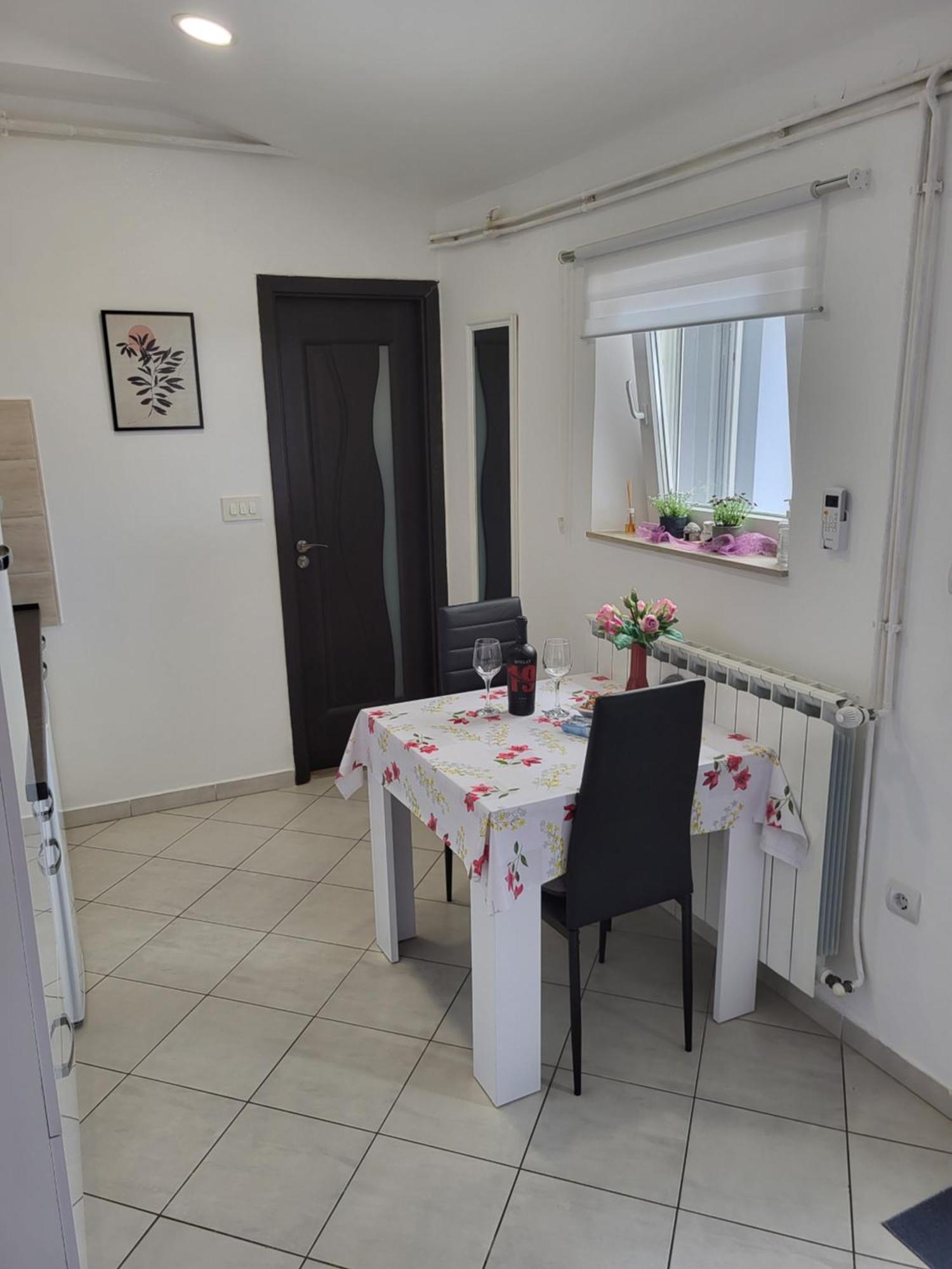 Studio Apartment City With Free Parking Пула Екстер'єр фото